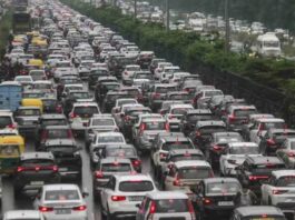 Senani (senani.net): Traffic chaos on the Mumbai-Ahmedabad highway